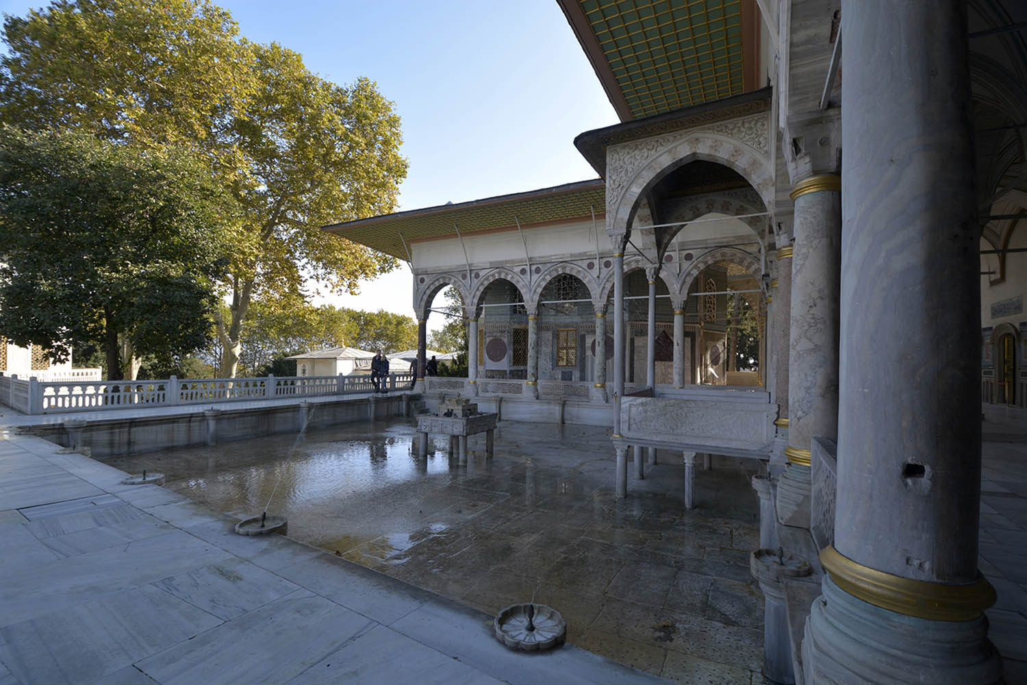 View across the Fourth Court fountain to the Revan Köşkü.