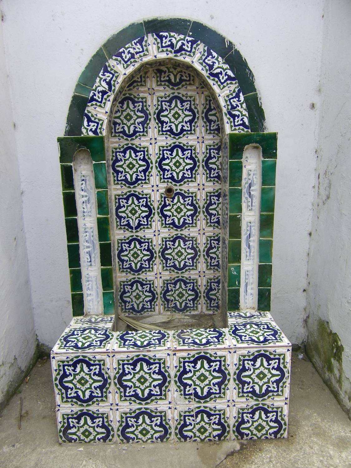 Fountain niche decorated with ceramic tiles (faience) in the Musée National des Antiquités