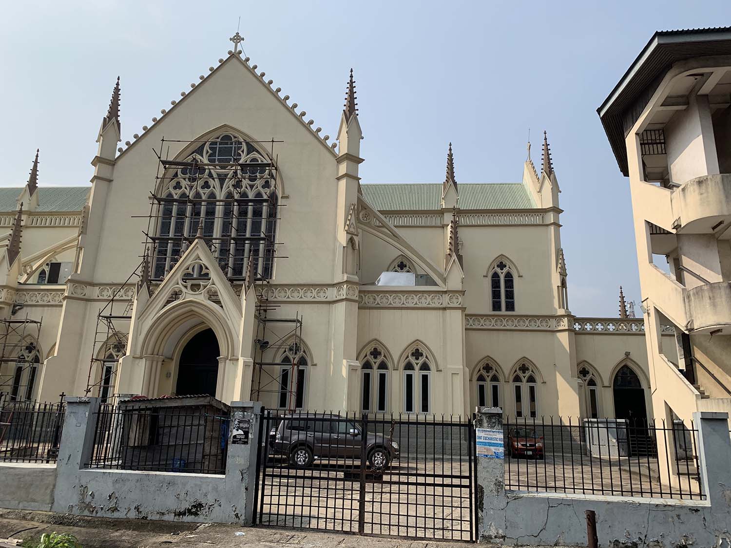 Holy Cross Cathedral (Lagos) - Exterior view from Freedom Park toward the entrance, with the exterior staircase of No 62/64 Campbell Street in the right of the photograph