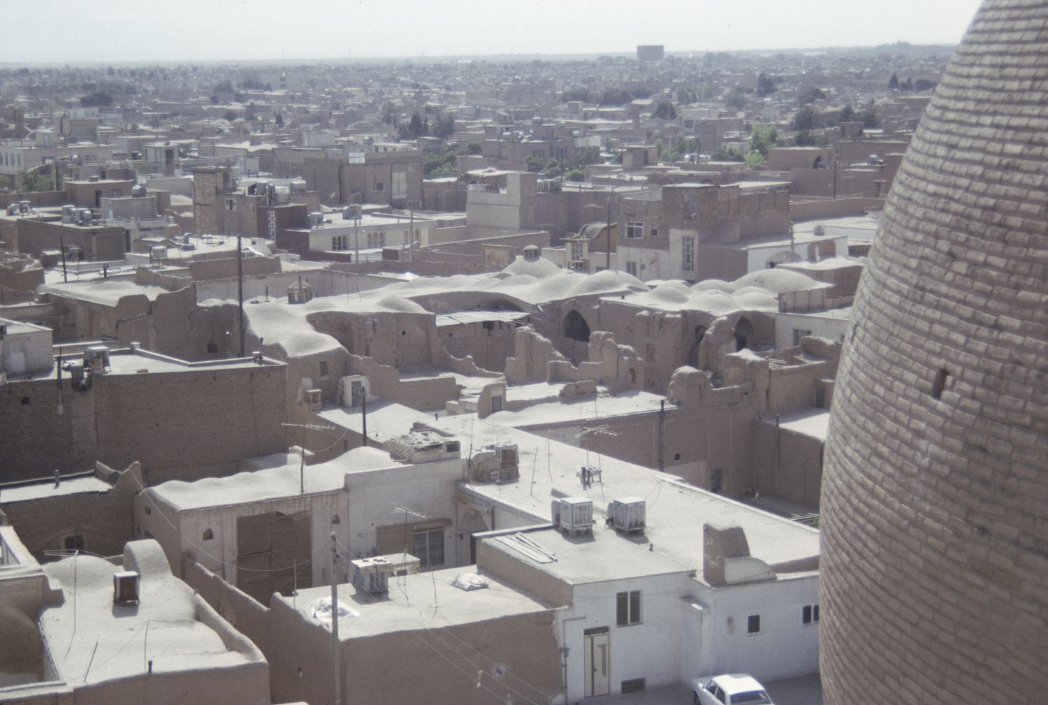 View over city of Kashan facing southwest. Photo taken from the roof of the&nbsp;<a href="https://archnet.org/sites/1625" target="_blank" data-bypass="true">Aqa Buzurg Mosque</a>.