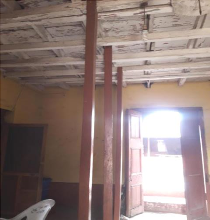 Egedege N’okaro - Parlour showing the timber columns supporting the wooden slab, February 2020