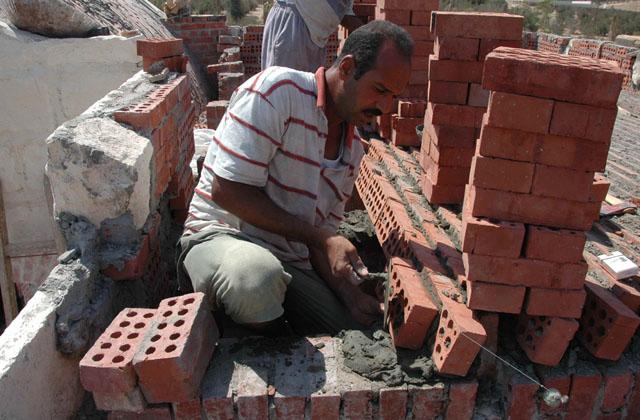 Master mason building flat brick roof