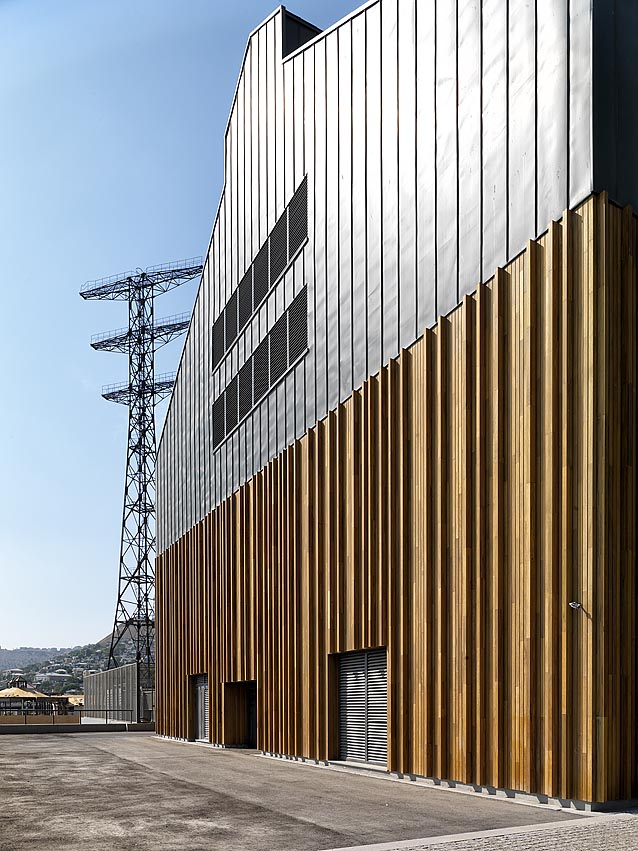 The building's envelope has been designed keeping in mind this tough outside environment keeping it mostly solid with a couple of openings on the river side. Choice of materials was dictated by the idea of producing an industrial-looking building, therefore roof and part of the walls, are cladded by zinc, and the rest by laminated wood



