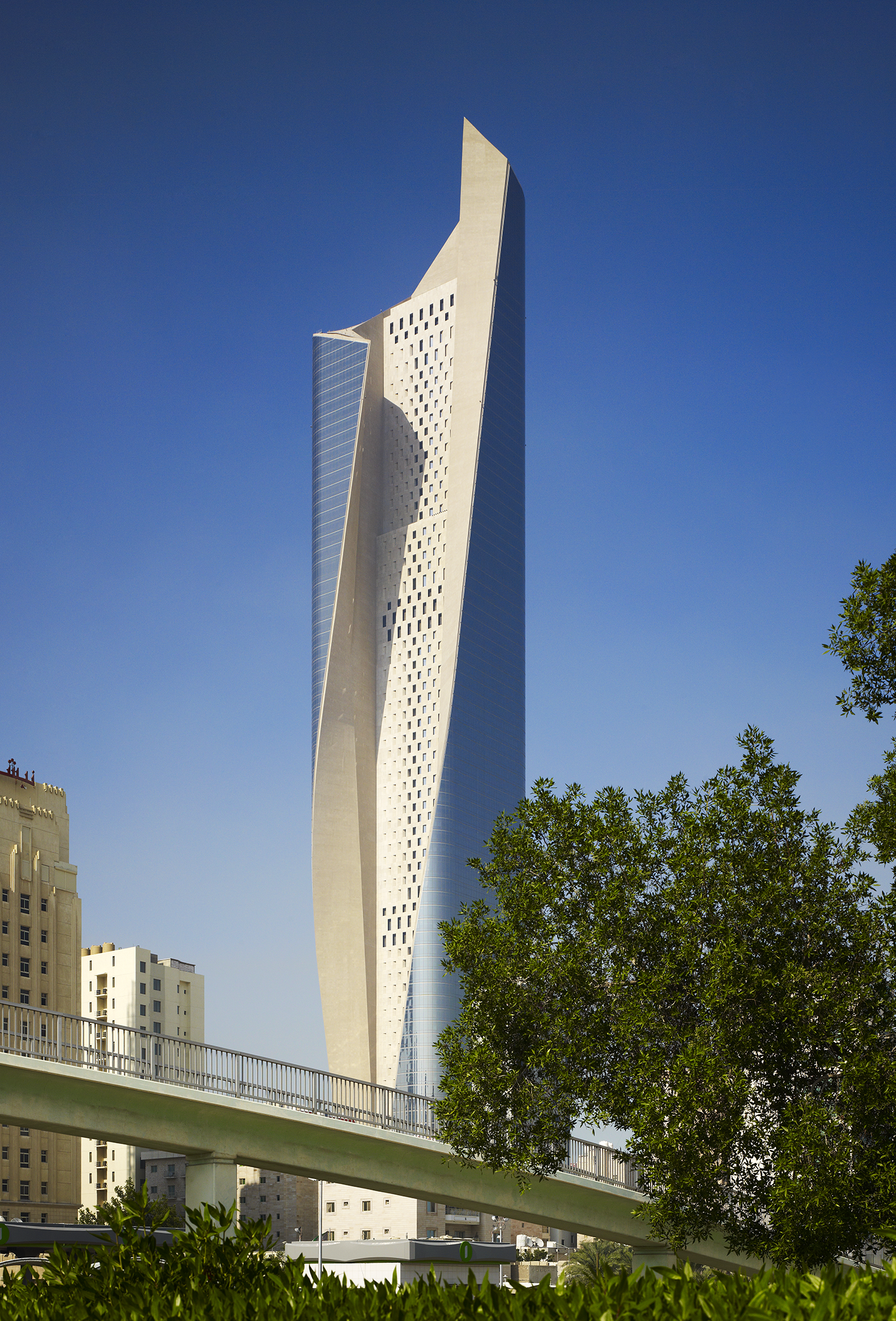 Al Hamra Firdous Tower - View of south facade 