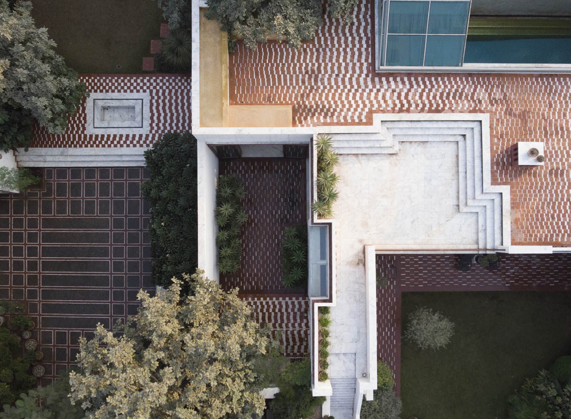 <p>Aerial view of the house showing typology of flooring</p>
