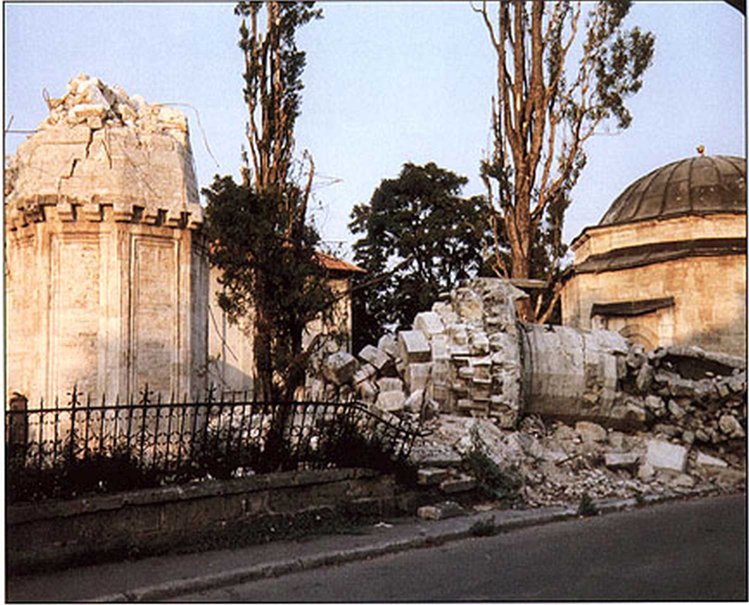 View of Ferhadija Mosque in the days after it was blown up, but before the ruins were cleared away.  At right is the mausoleum (turbe) of the mosque's founder, Ferhad Pasha Sokolovic.  