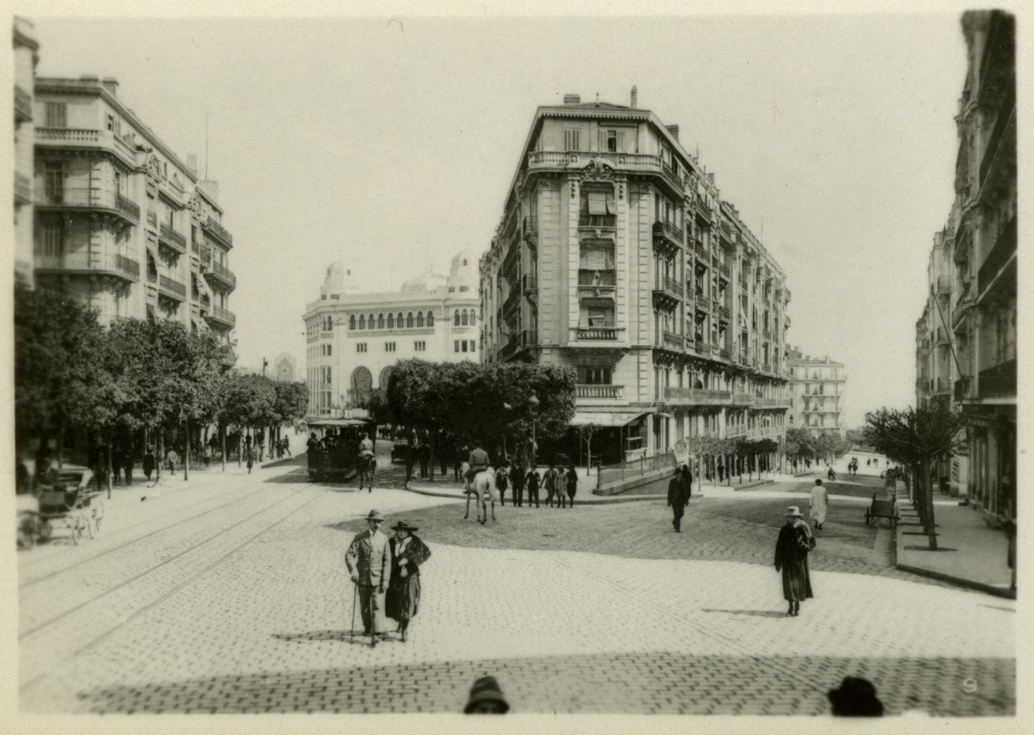 Grande Poste d'Alger - General view of the square at r<span style="color: rgb(0, 0, 0);">ue Michelet at la Poste</span>