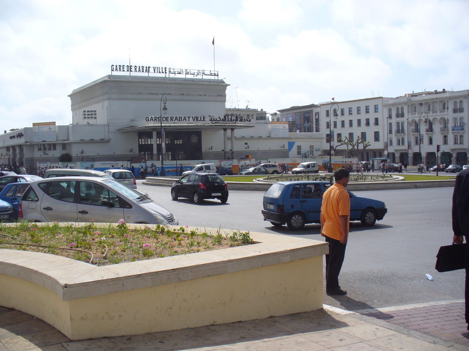 <p>View across the traffic circle to the station</p>