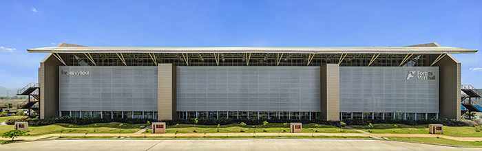 A panoramic view of the southern facade (110 m long) with a floating roof over it