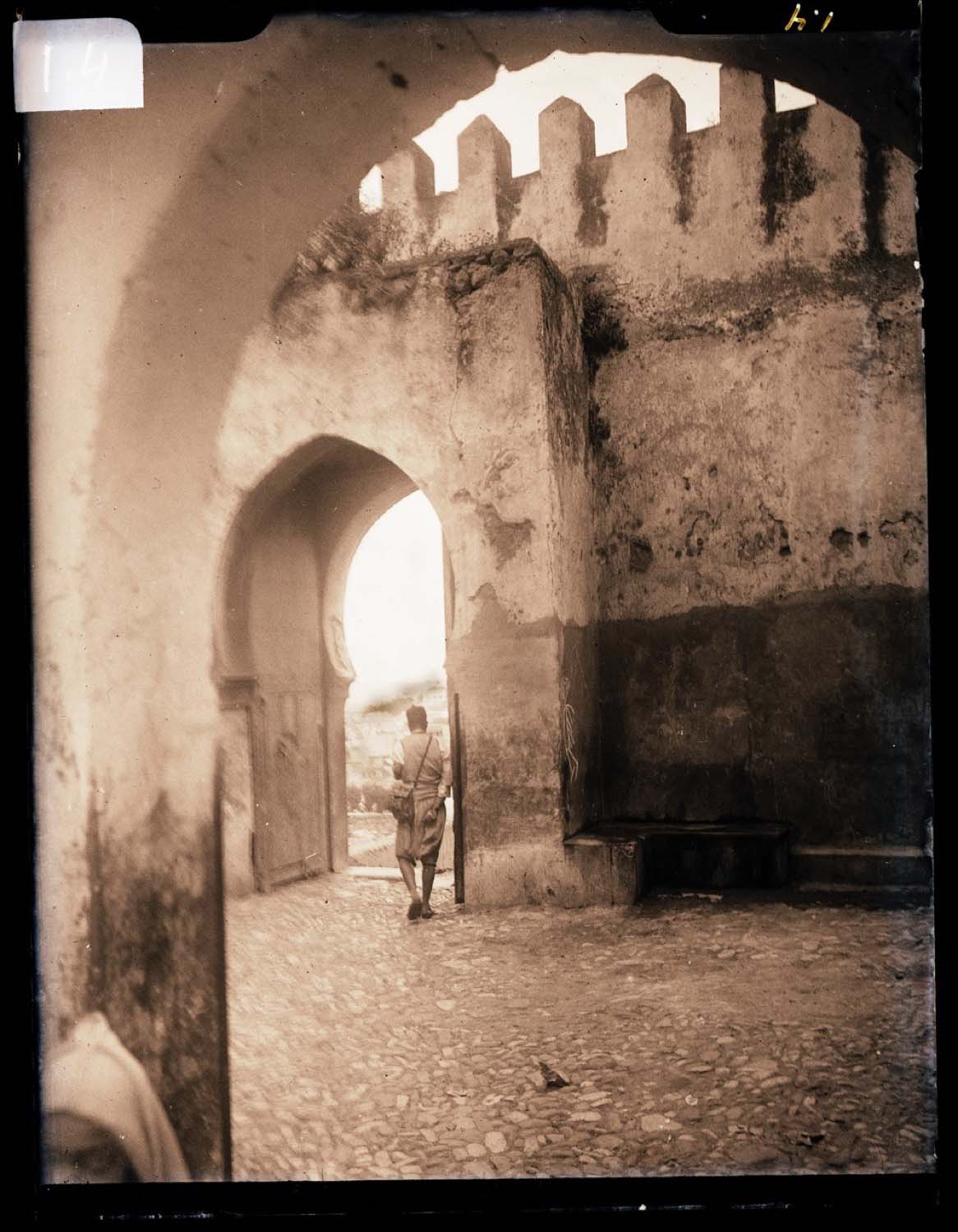 Bab al-Assa - Soldier at the medina gate of Bab al-Assa, viewed from the Qasba gate