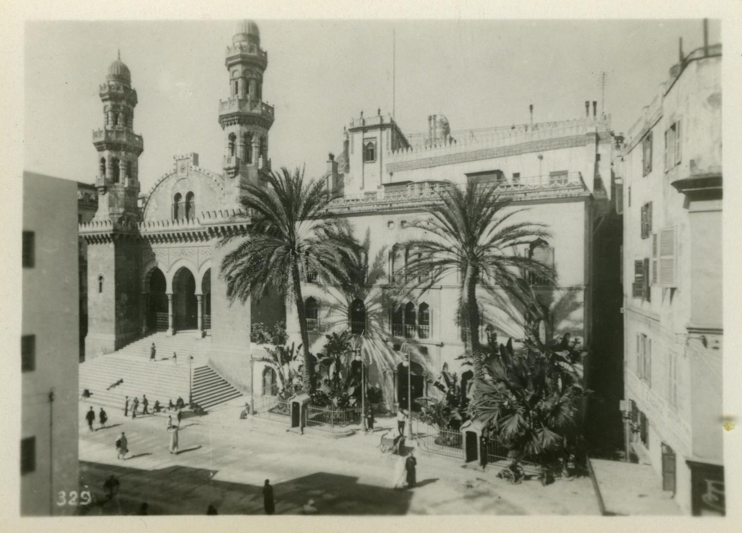 Jami' Ketchaoua - View of the governor's palace and the mosque