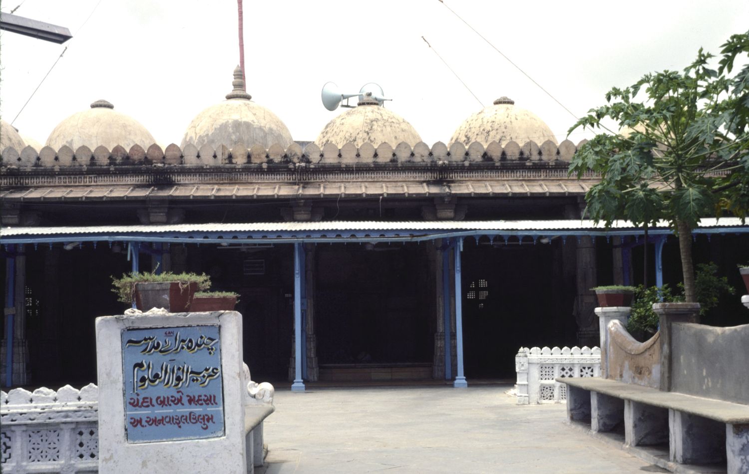 Dastur Khan Masjid