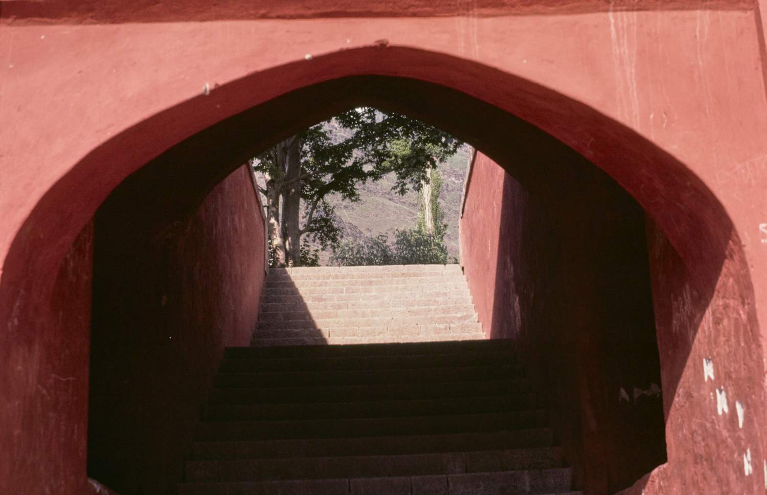 Nishat Bagh - Eleventh terrace: view of stairs leading up to twelfth terrace