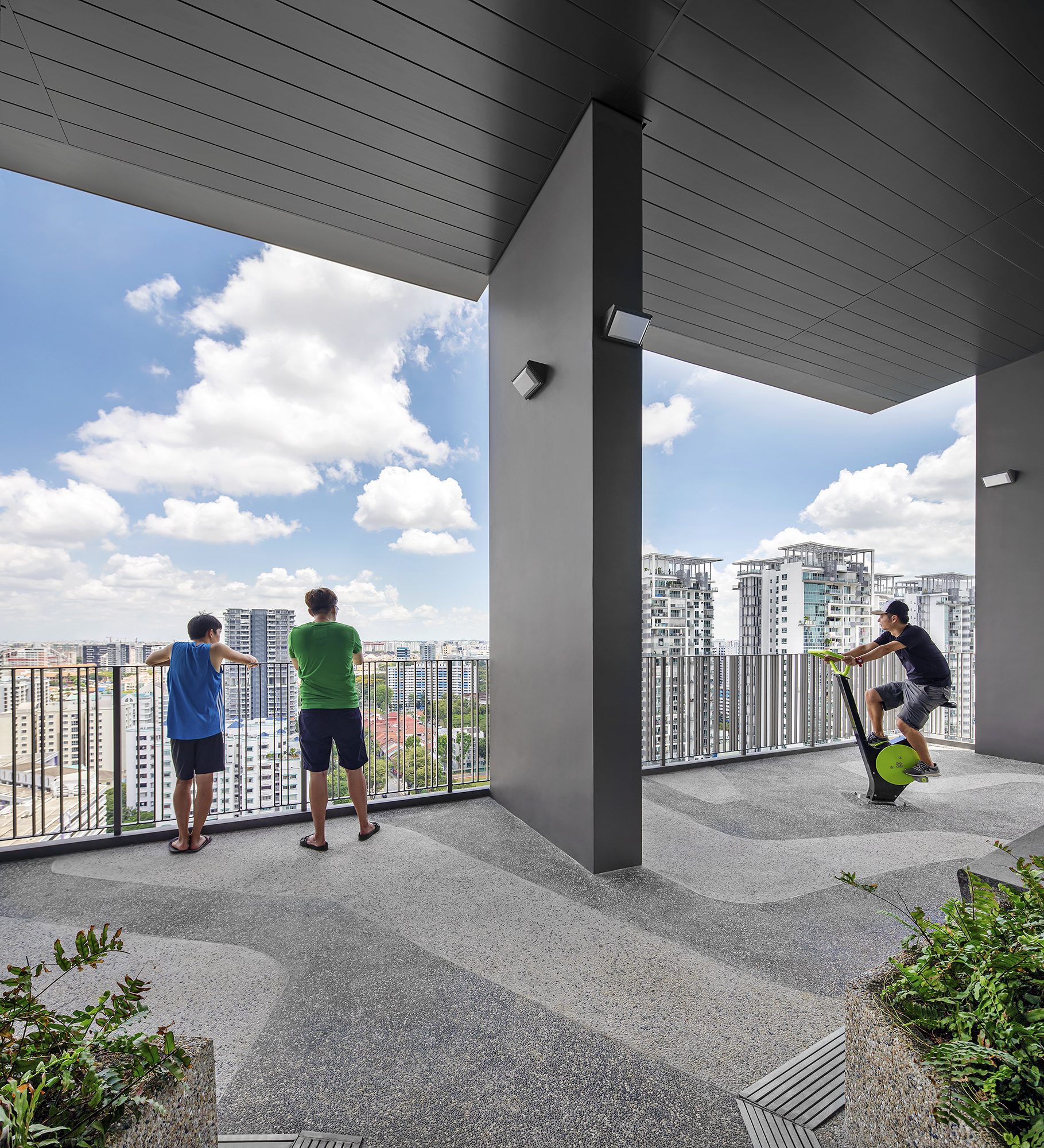 <p>The sky decks at the 24th storey offer spectacular views of the city and incorporate study corners and exercise stations for the enjoyment of the public.</p>