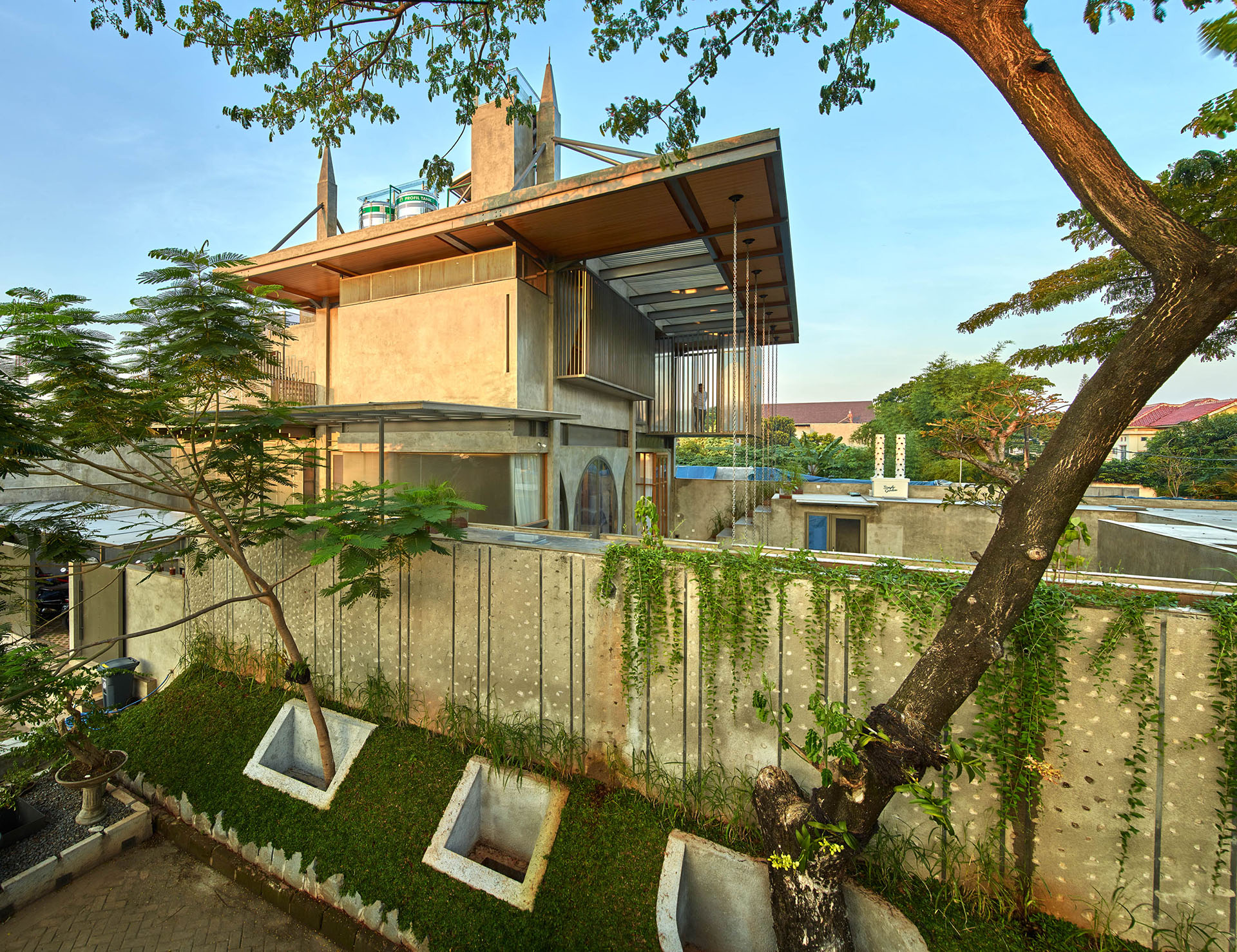 <p>View from outside. A private project for a 3-bedroom house with design studio evolved into a public-oriented one to promote architectural learning.&nbsp;</p>
