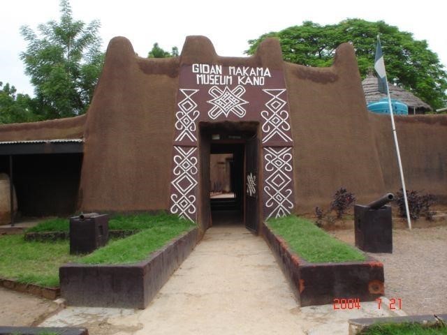 Gidan Makama Museum - The two canons at the entrance were abandoned by the colonial conquerors. They are believed to be the arsenal which was used to conquer Kano in 1903.