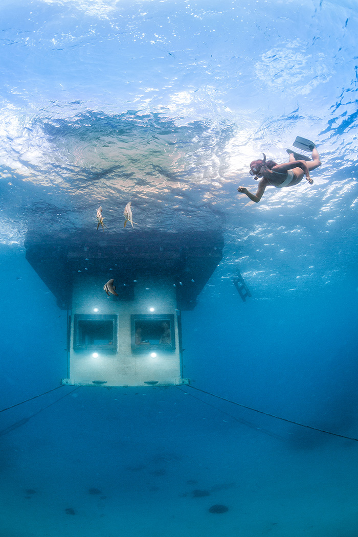 Swimmer in front of the underwater room 