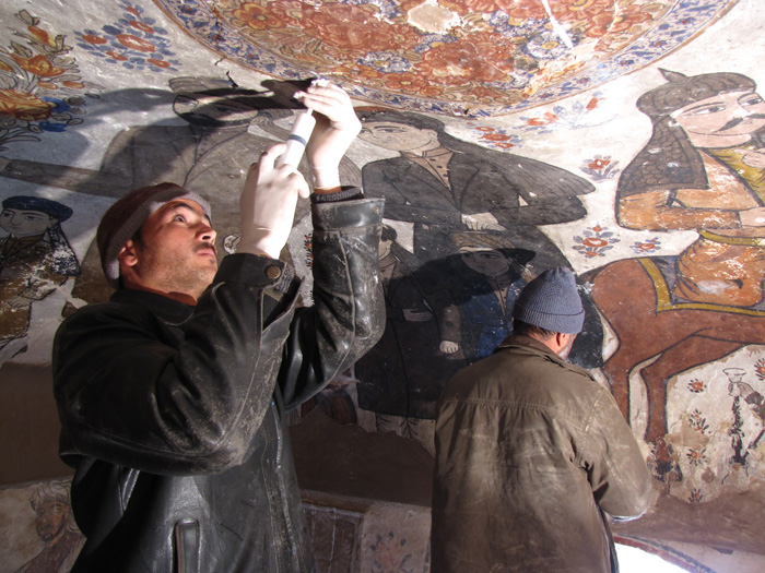 Posteen Doz House - Cleaning and preparing the mural for conservation
