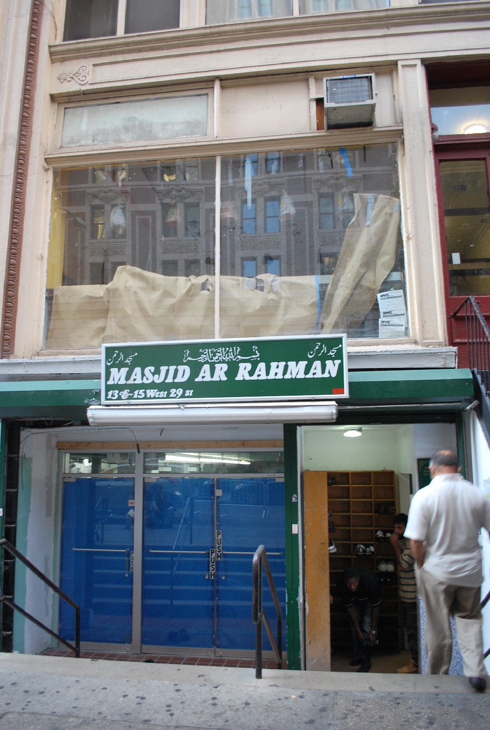 Men's entrance, showing situation of the mosque below a restaurant