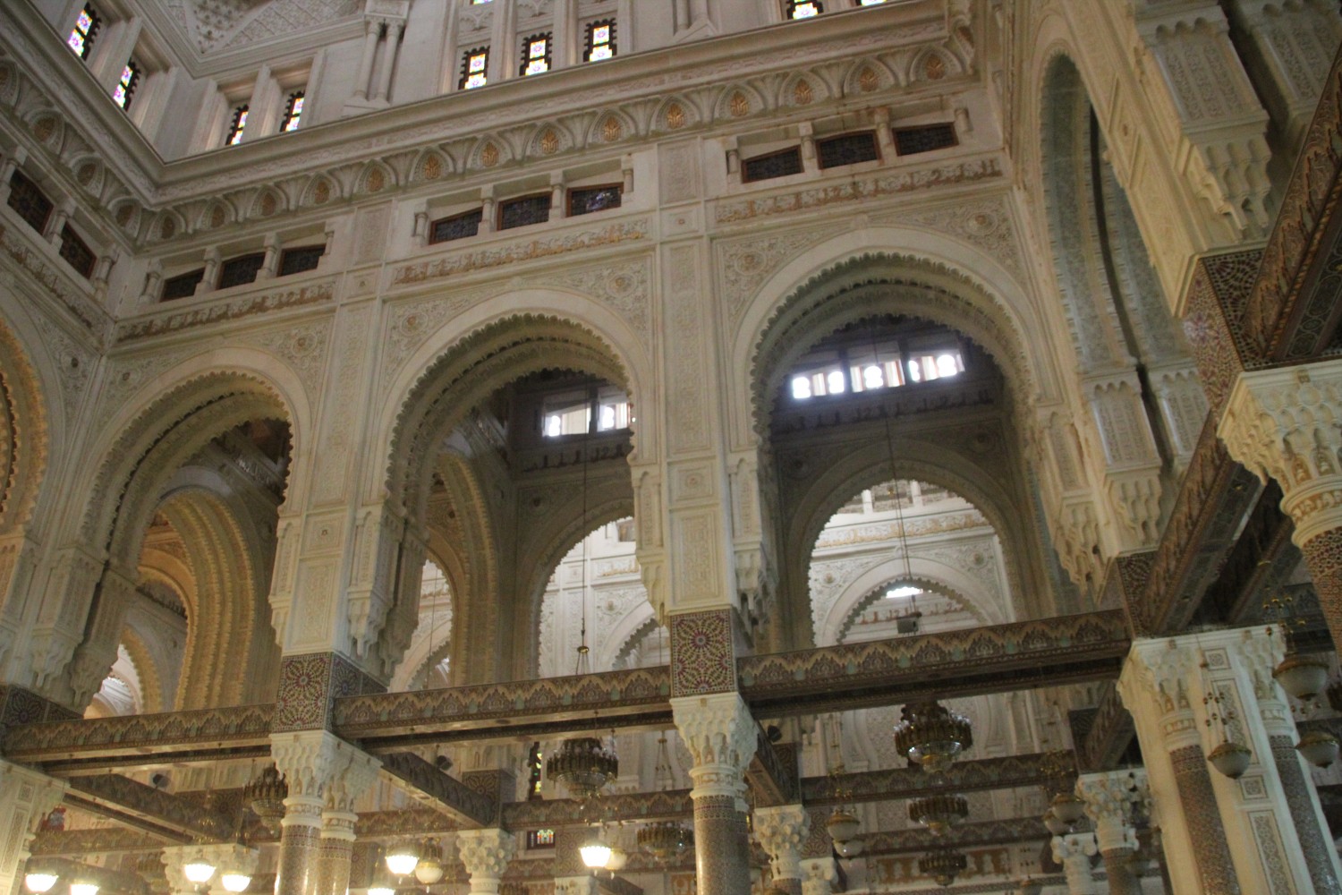 <p>The main prayer hall, arches supporting the main dome</p>