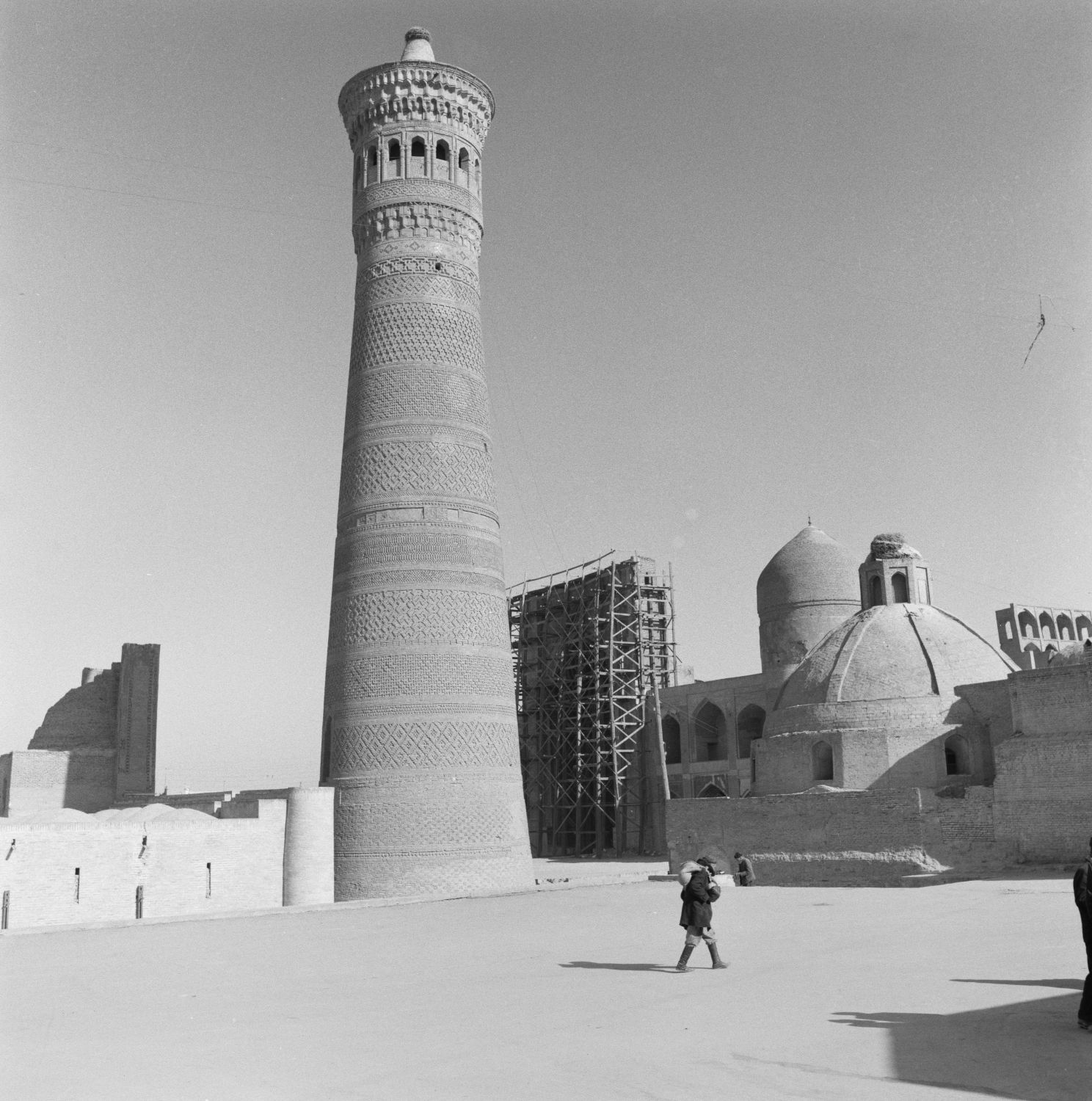General view of the minaret from south.