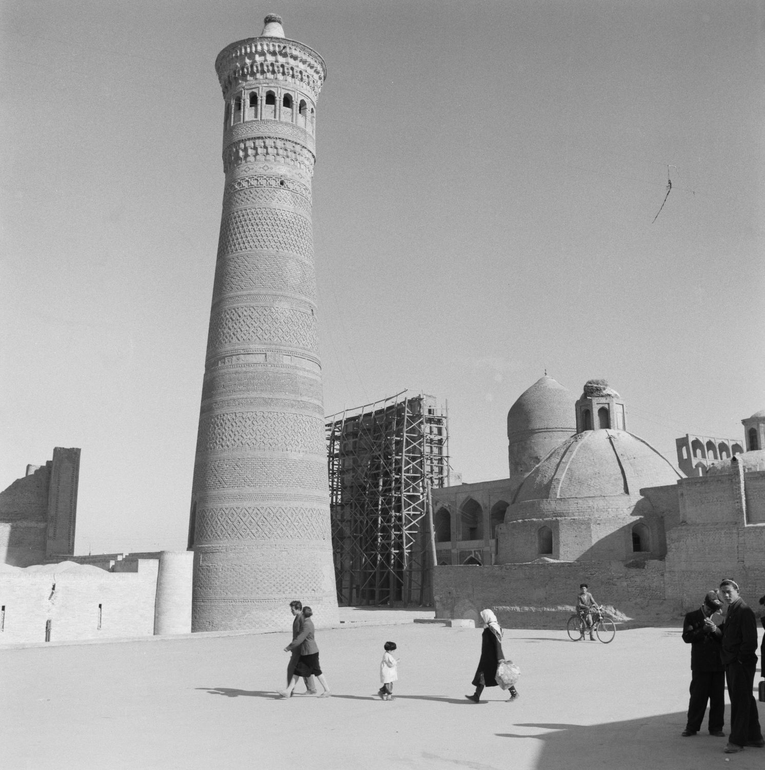 General view of the minaret from south.