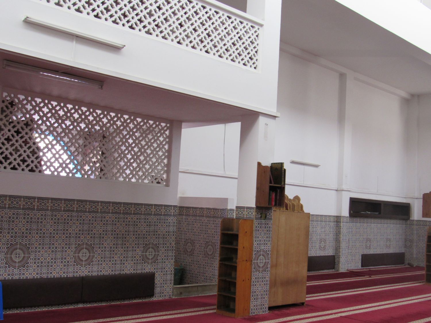 Mosquée El Mellah - Interior view, prayer hall and carvings