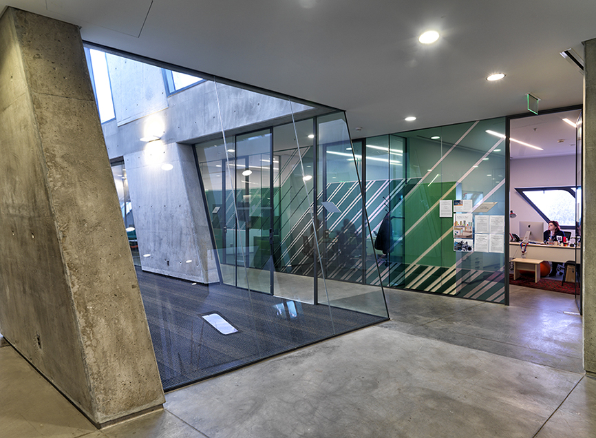 Internal partitions are in ink-pigmented glass to enable communication and interaction


