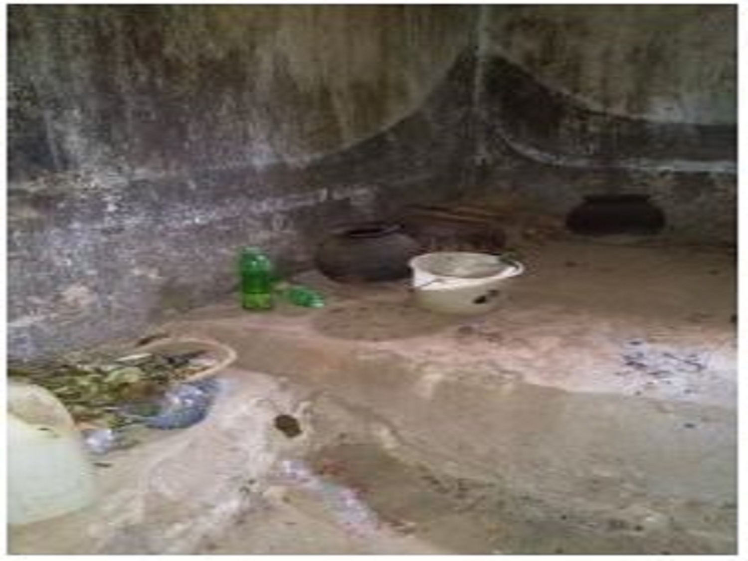 Awotiku Family House - Amu (oval shaped water pot) and akete-ibusun (raised mud bed)