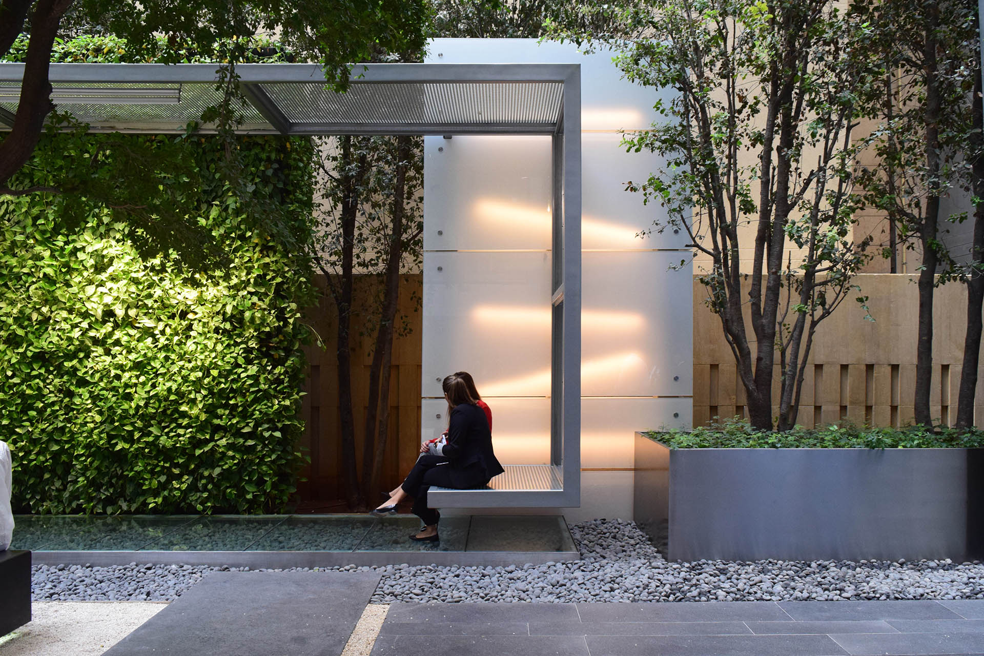 <p>The garden seems to filter between the external public space and the internal private enclosure through a translucent landscape treated buffer zone, this harmonious and appealing space invites users in and allows them to contemplate and relax.</p>