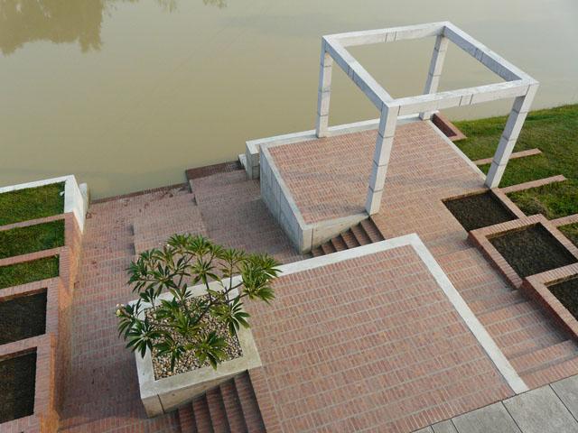Tree, platform, pavillion and steps towards the water