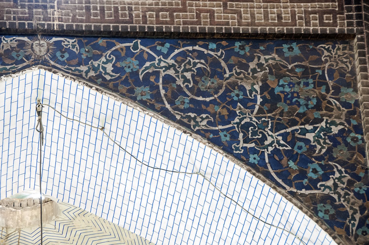 First domed intersection (chahar-su) along arterial street leading north from the main gate, placed at entrance to the Saray-i Shah.  Detail view of spandrel with Safavid tile mosaic decoration.