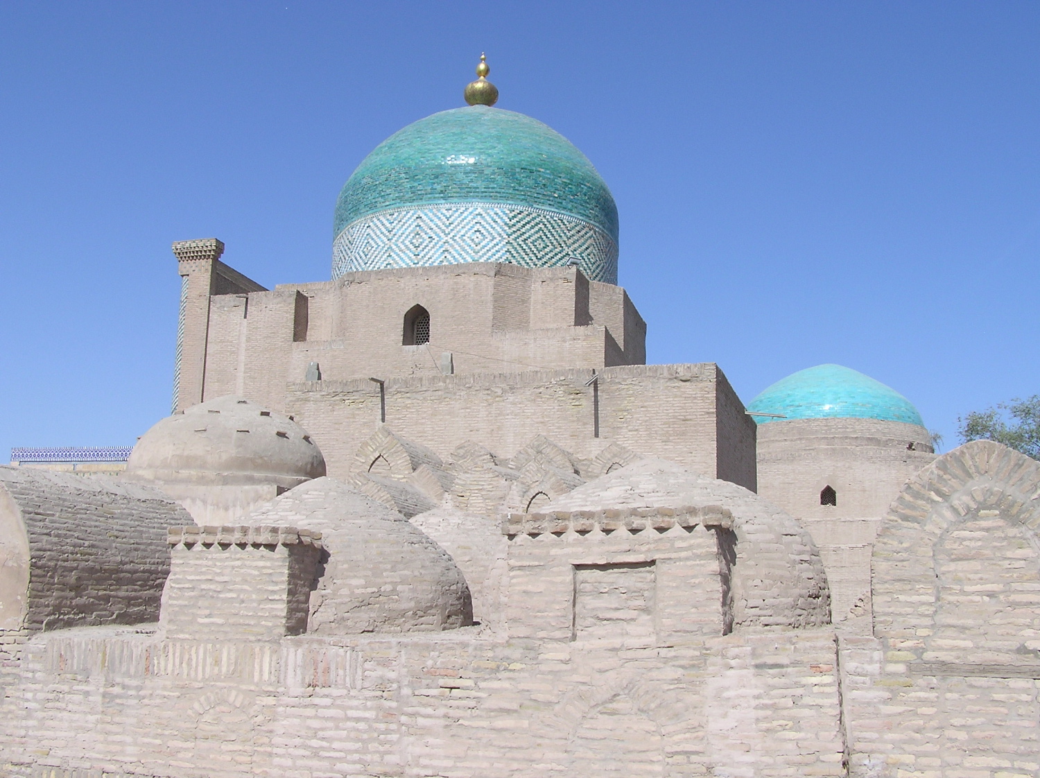 Side view of the khanagah with adjacent tombs in the foreground