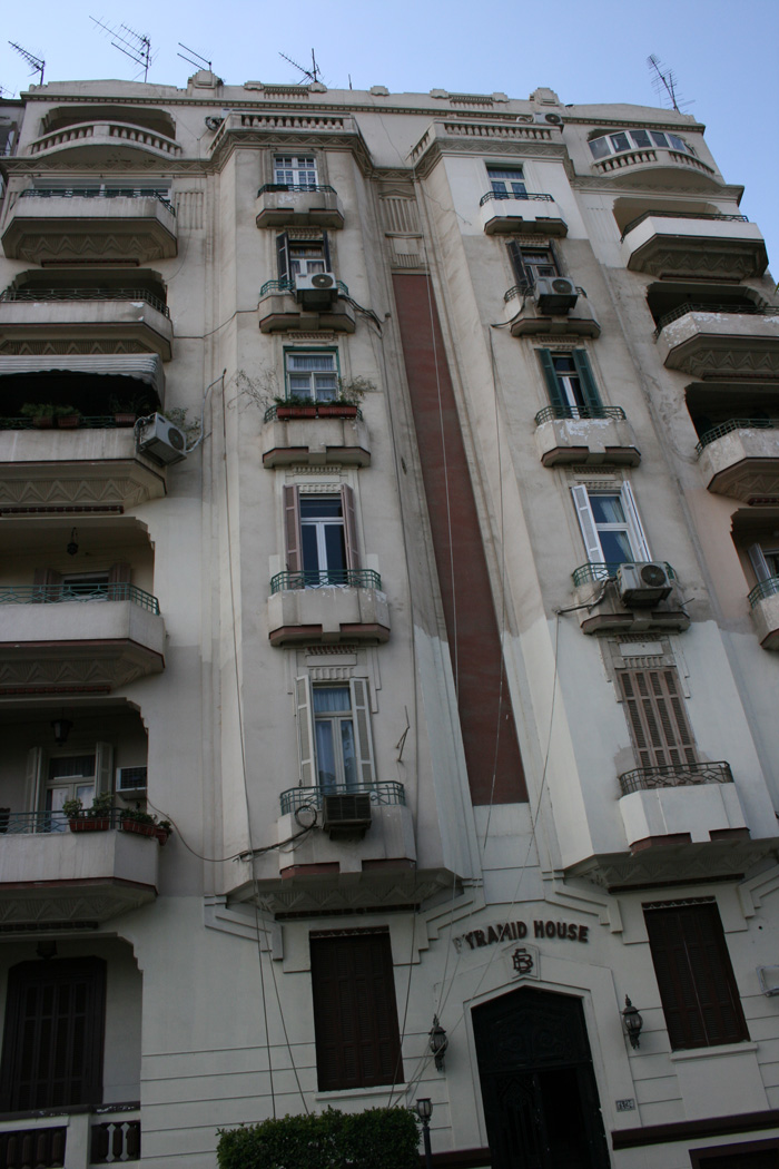 Main facade with two overhanging "avant-corps" in the central part