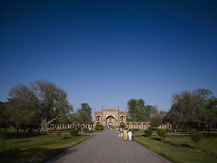 Akbari Serai (entrance quadrangle), view looking east at the entrance pavilion to Jahangir’s Mausoleum