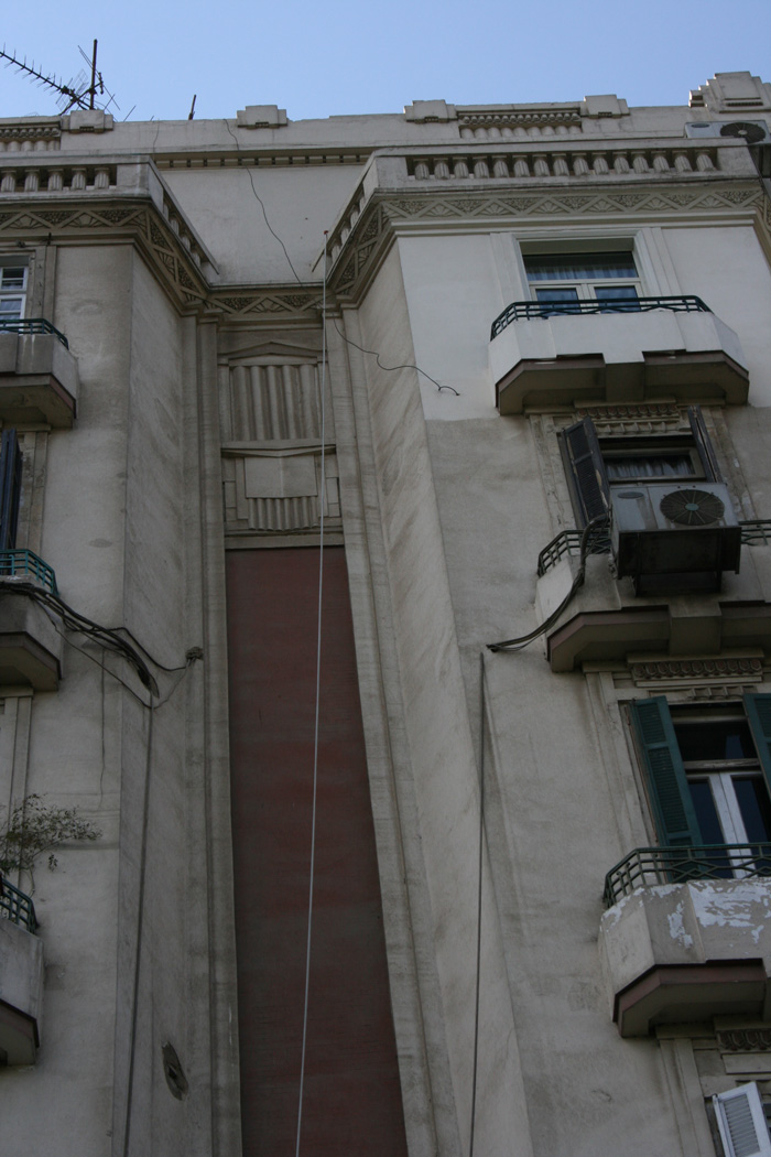 Main facade, detail of the "avant-corps" and the balconies