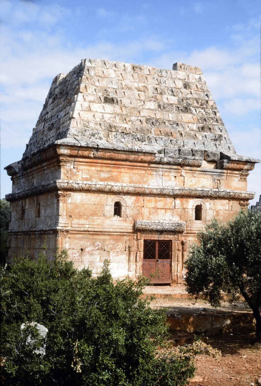Al-Bara - The larger pyramidal-roofed tomb
