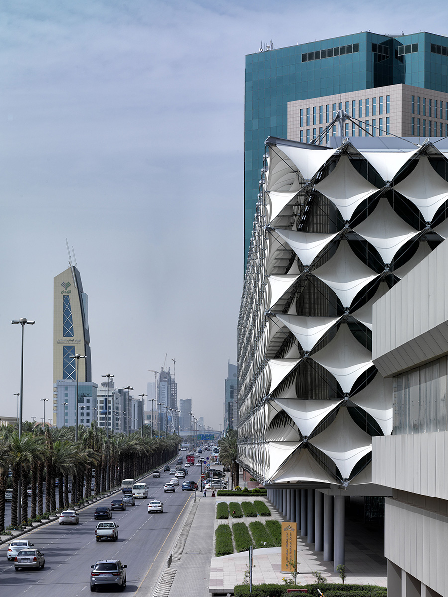 Located along the busiest artery of Riyadh, King Fahad National Library is a monumental cuboid-shaped thin building, yet low compared to surrounding commercial blocks and towers



