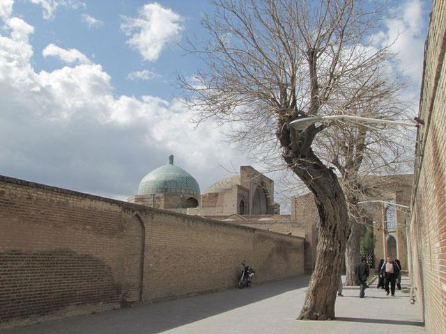 Exterior view of the corridor behind the vestibule from east, leading to the mosque's central courtyard