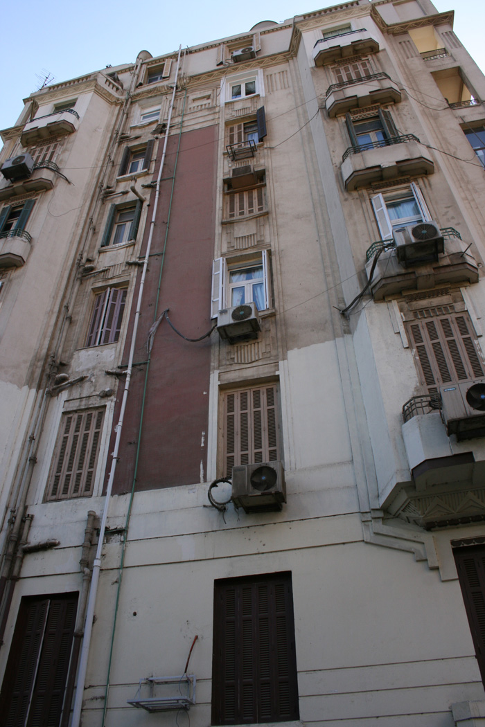 Rear facade with two "avant-corps"