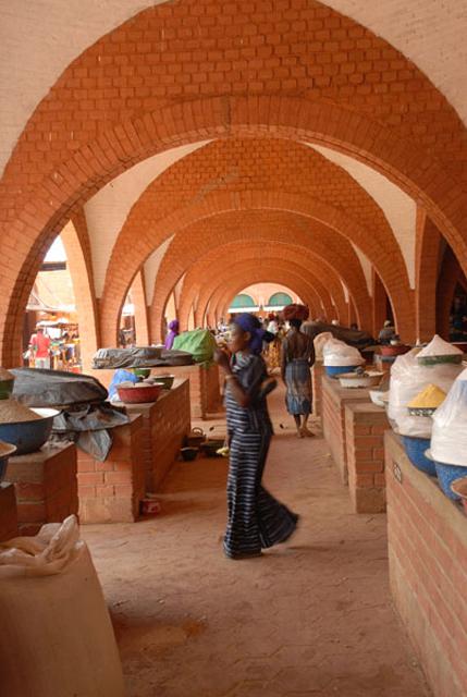 Central Market - On a construction level, the innovative use of compressed earth blocks was intended to demonstrate the aesthetic and environmental potential of the local material.