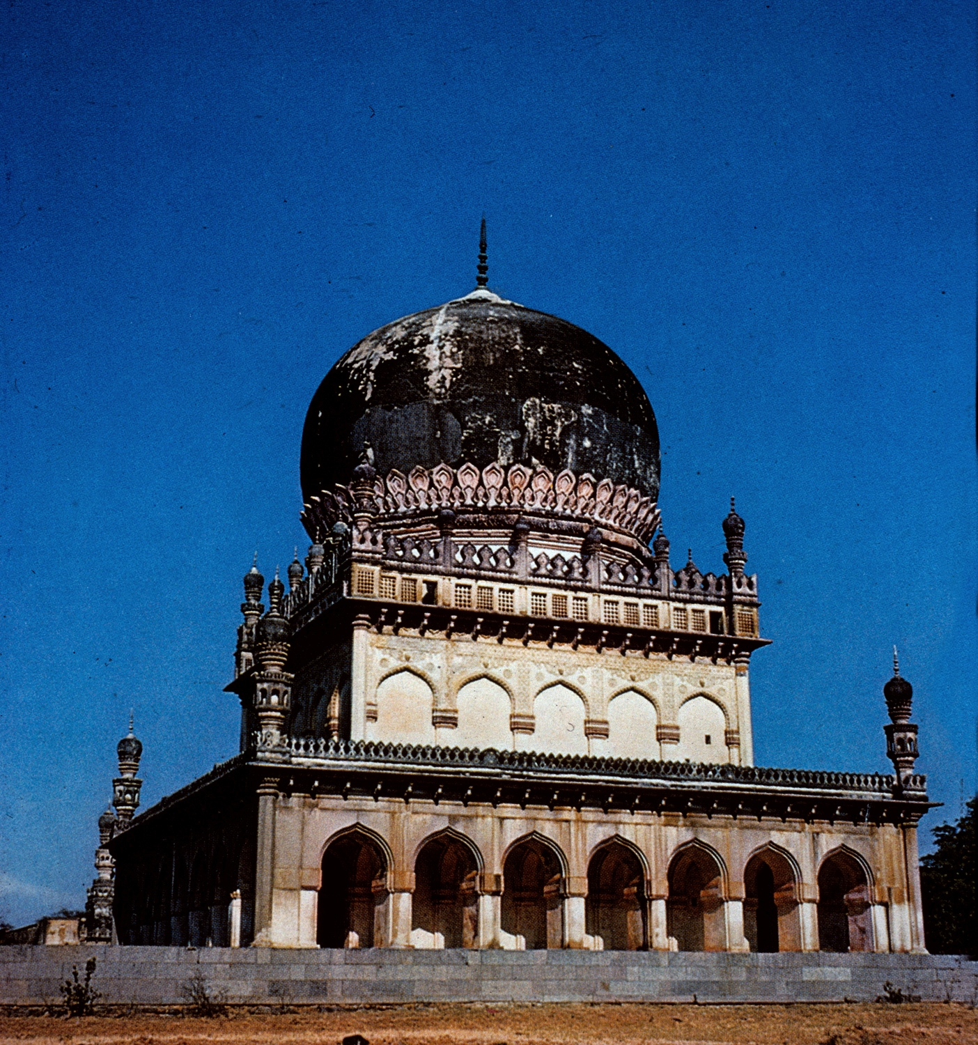 Tomb of Abdullah Qutb Shah - Exterior overall view