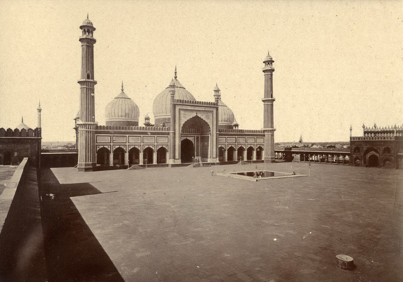 19th century image of the courtyard of the Jami Masjid