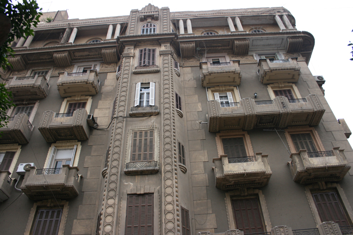 Front facade with geometrical friezes in an egg pattern characteristic of Art Deco
