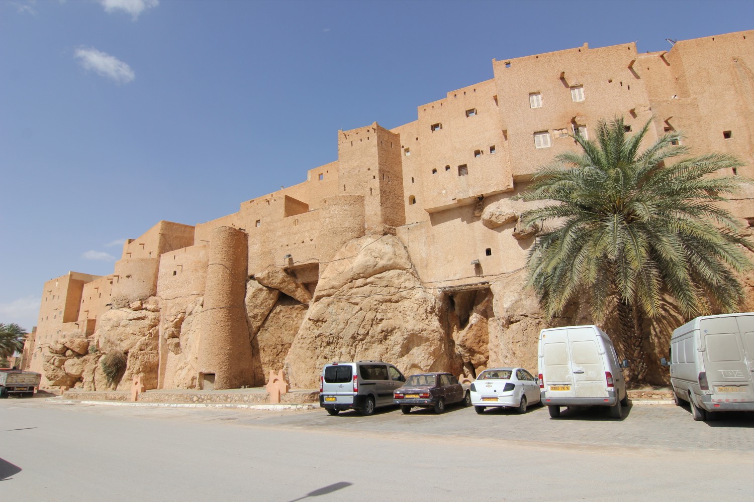 Bou Noura, close view of the eastern ramparts and buildings built on rocks