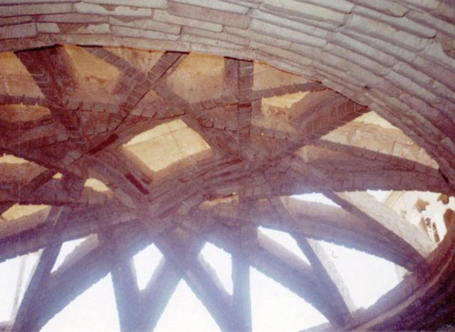 A specific structure (Rasmi-bandi) at the end point of the main dome, while construction