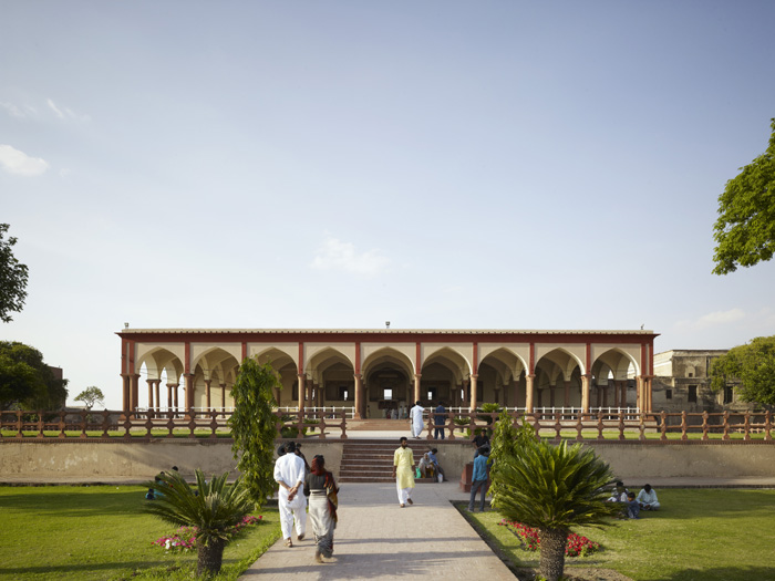 Lahore Fort Complex: Diwan-i-Am - Lahore Fort Complex, Diwaan-e-'Aam, central approach