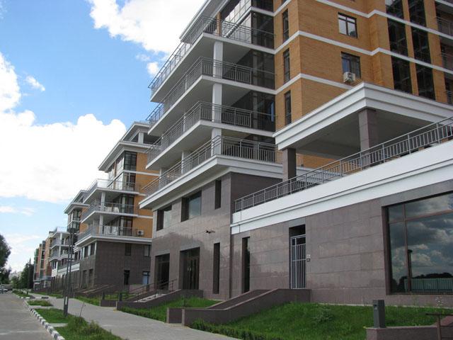 Prospect 2 of the south side of the complex