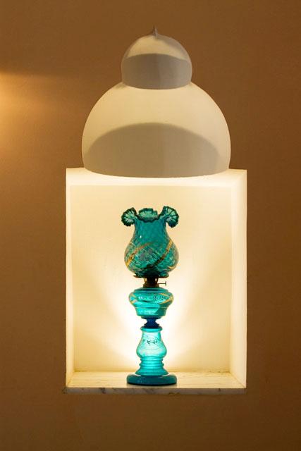 Oriental niche and lamp in salon