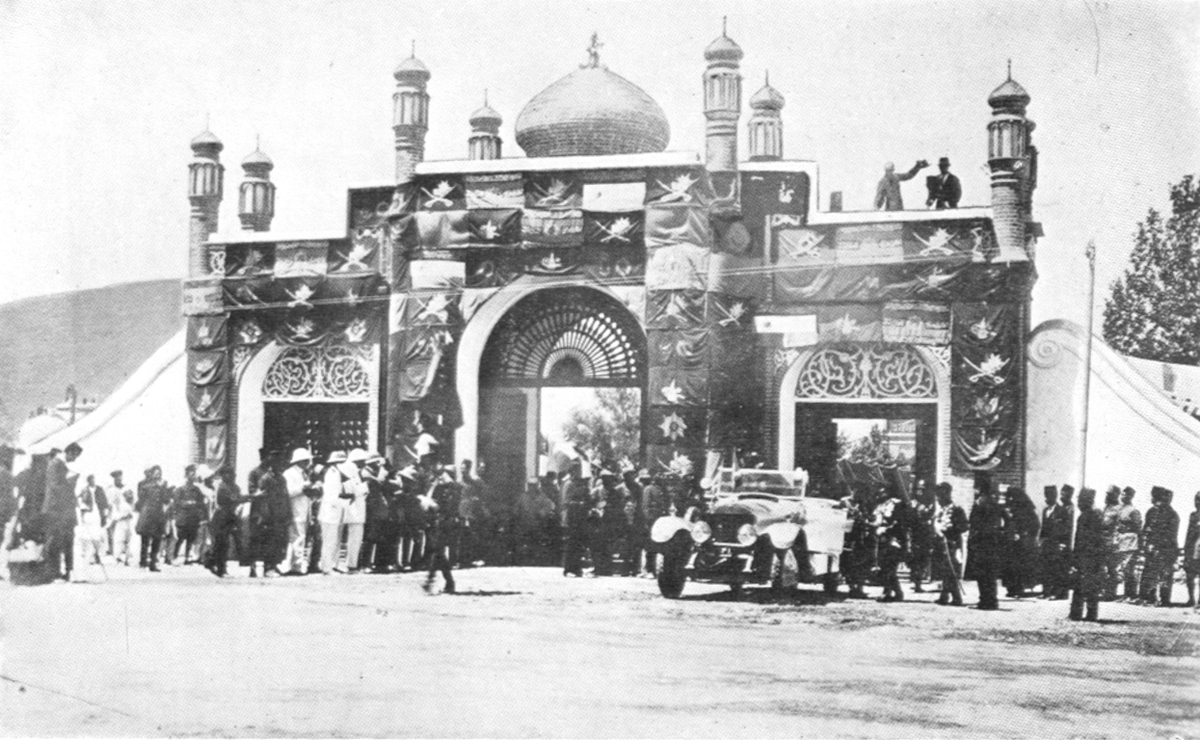 King Amanullah's car approaches the gate leading the mosque